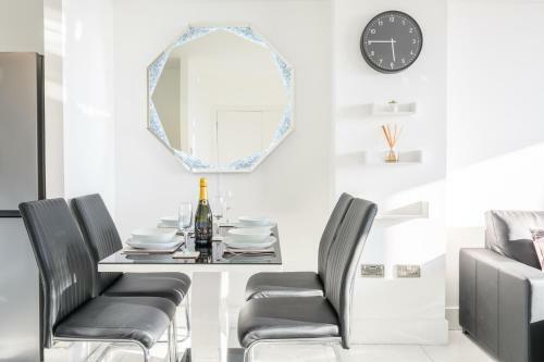 Apartamento Skyline, By T? Sa - Stay Central With Free Parking