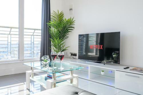 Apartamento Skyline, By T? Sa - Stay Central With Free Parking