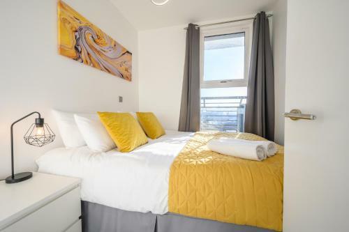 Apartamento Skyline, By T? Sa - Stay Central With Free Parking