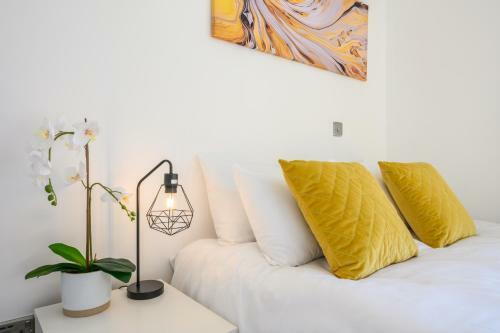 Apartamento Skyline, By T? Sa - Stay Central With Free Parking