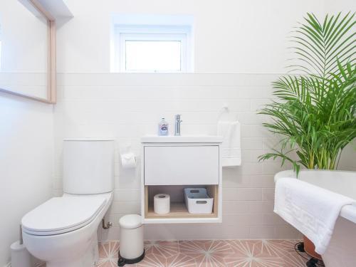 Spacious Victorian Canton Home, Sleeps 8 W/parking