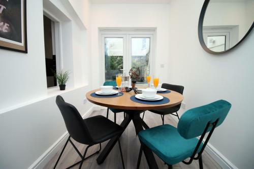 Adamsdown Lodge By Staybc