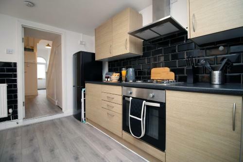 Adamsdown Lodge By Staybc