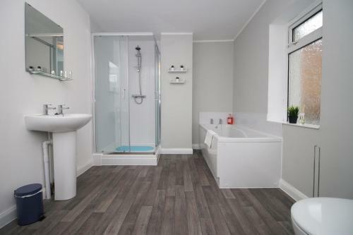 Adamsdown Lodge By Staybc