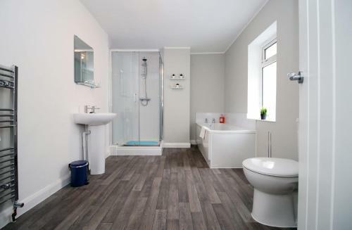 Adamsdown Lodge By Staybc