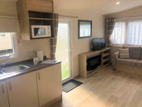 Cedar Deluxe Holiday Home