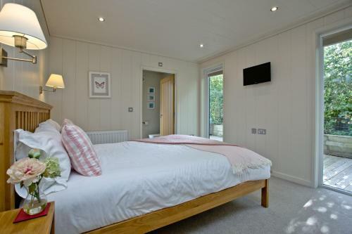 Cedar Lodge, Strawberryfield Park