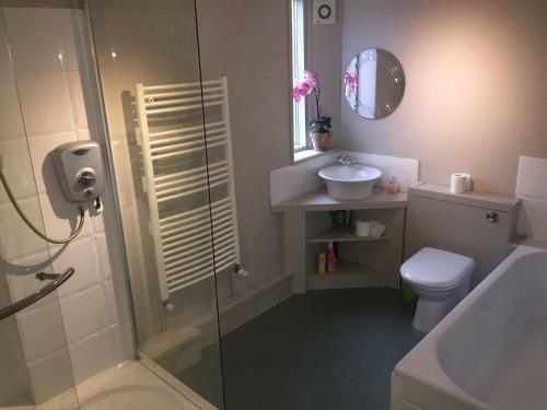Large 2-bed House Derbyshire Off Chatsworth Rd