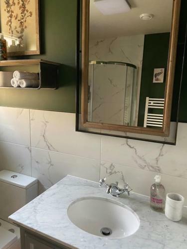 Apartamento New - Private En-suite Studio In Cobham
