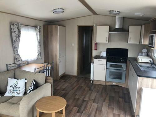 Luxurious 2-bed Caravan In Clacton-on-sea