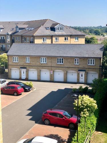 Clarendon Heights - Stylish Two-bedroom Apartment