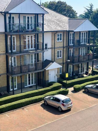Clarendon Heights - Stylish Two-bedroom Apartment