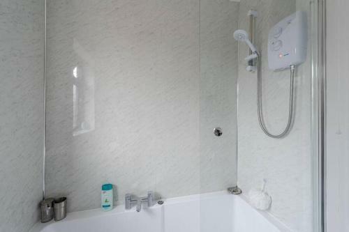 4 Bedroom House Coventry Hosted By Snoozenow