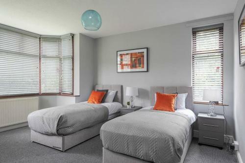 4 Bedroom House Coventry Hosted By Snoozenow
