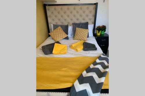 4 Bedroom House Coventry Hosted By Snoozenow