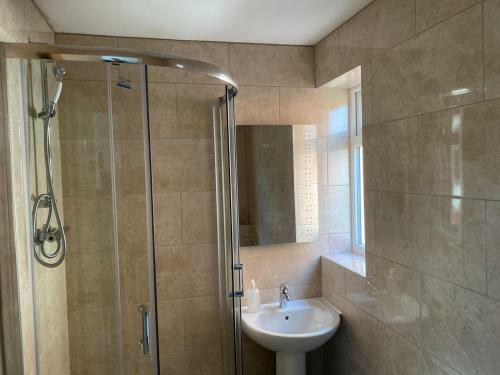 5-bed 5-ensuite Coventry Walsgrave M6 M69