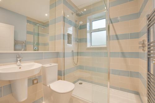West Pentire Villa Sleeps 11 With Wifi