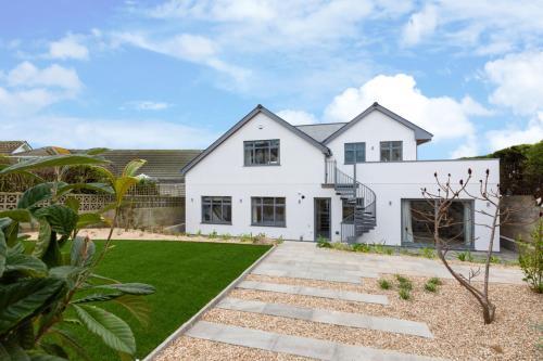 West Pentire Villa Sleeps 11 With Wifi