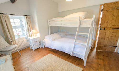 Berry Cottage Croyde | 4 Bedrooms / Sleeps 7-9 / Dog Friendly