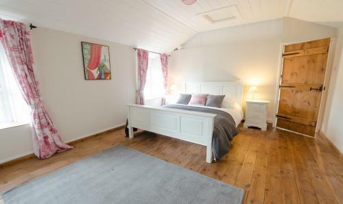 Berry Cottage Croyde | 4 Bedrooms / Sleeps 7-9 / Dog Friendly