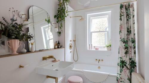Apartamento Plum Guide - The Feminine Mystique