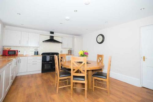 Balmeadowside Farmhouse Near Cupar Fife
