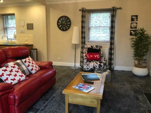 Cherry Blossom Cottage Near Cupar Fife