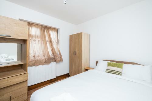 Dagenham / A13 4 Bedhouse For The Contractors