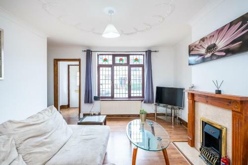 Dagenham / A13 4 Bedhouse For The Contractors