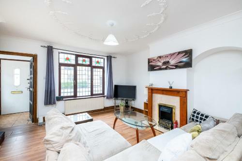Dagenham / A13 4 Bedhouse For The Contractors