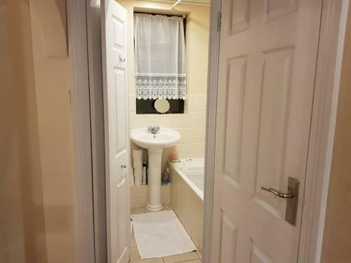 Beautiful 3-bed House In Dagenham
