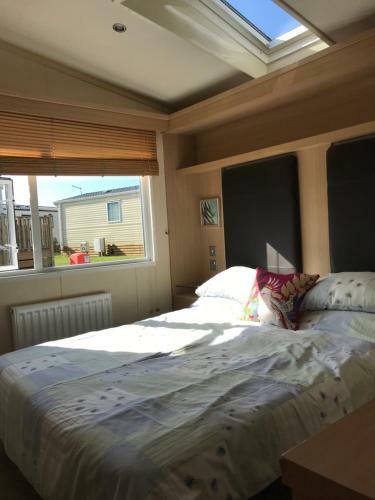 Lodge Blue Water Breaks - Dawlish Warren