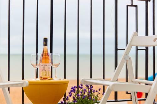 Spacious Beach Front Apartment With Stunning Sea Views