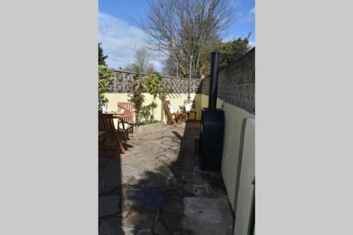 1 Tower Hill ,tranquil,private,tucked Away On A Nothrough Lane.