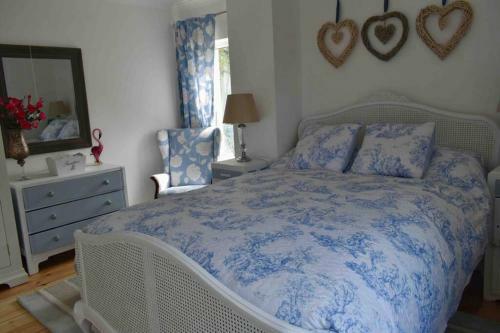 1 Tower Hill ,tranquil,private,tucked Away On A Nothrough Lane.
