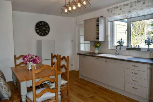 1 Tower Hill ,tranquil,private,tucked Away On A Nothrough Lane.