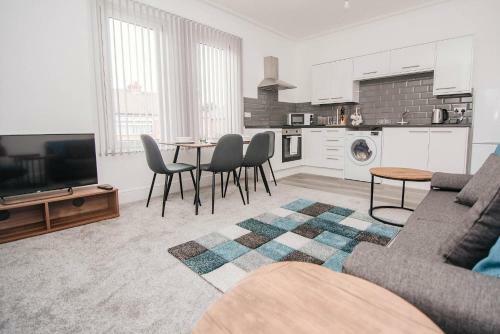 Florence Avenue, Apartment 2