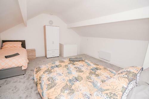 Florence Avenue, Apartment 2