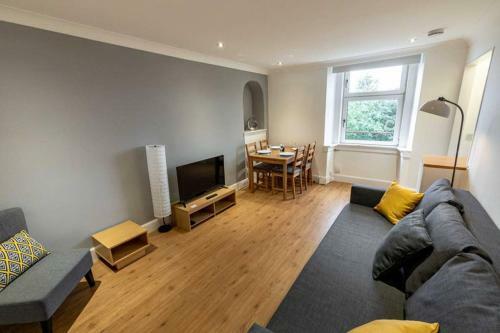 ?bright Apartment, Near University + City Centre?