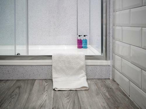 Apartamento New Superhost Listing: Bright Flat Nr. University
