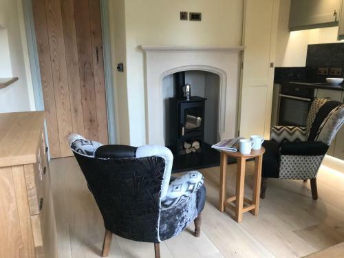 Gatekeepers Lodge, Dyrham Park - Private & Self Contained, Deluxe Accommodation, 15 Mins From Bath