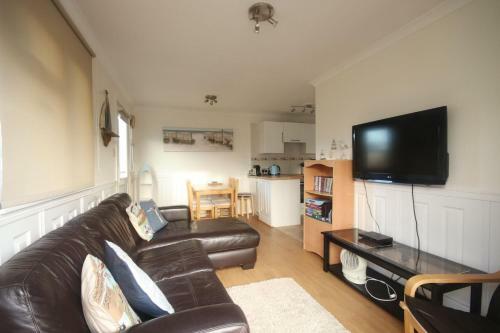 11b Medmerry Park 2 Bedroom Chalet - No Manual Workers Allowed