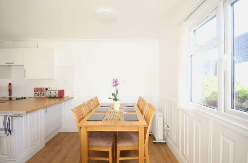 29c Medmerry Park 2 Bedroom Chalet - No Manual Workers Allowed