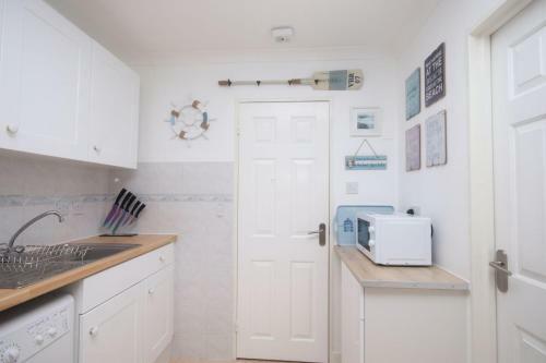 7c Medmerry Park 2 Bedroom Chalet - No Manual Workers Allowed