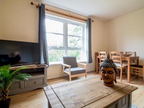Bright & Tranquil Apartment Close To City Centre