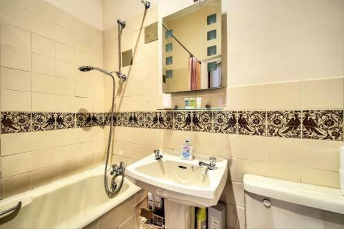 Apartamento Guestready - Cosy 2br Top Floor Apt At World's End