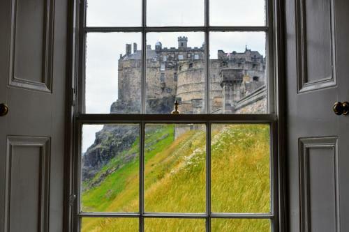 Castle Wynd - Historic Edinburgh Castle Views Central Apartment