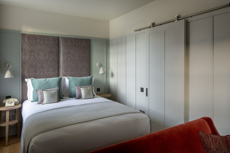 Cheval Abbey Strand Apartments, At Holyrood