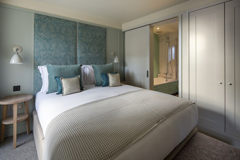 Cheval Abbey Strand Apartments, At Holyrood