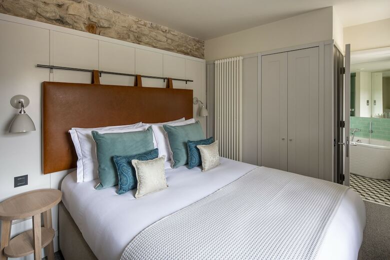 Cheval Abbey Strand Apartments, At Holyrood